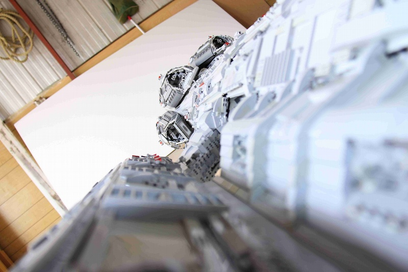 Illustration for article titled This Incredible Battlestar LEGO Model is Ten Feet Long